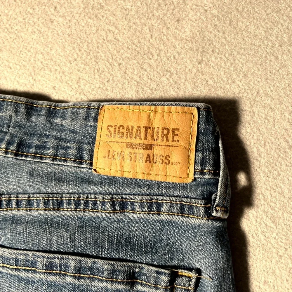 Signature By Levi Strauss & Co. Jeans Women 2 Blue Denim Mid Rise Capri Straight